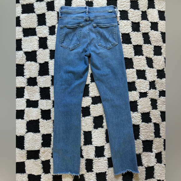 Mother - The Mid Rise Dazzler Ankle Fray Denim Jeans in Riding the Cliffside - Picture 9 of 10